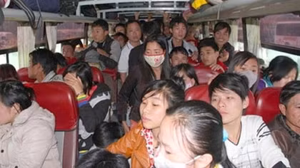 Một ngày phát hiện 3 xe ôtô nhồi nhét khách