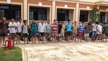 Đột kích sới gà, tạm giữ 18 đối tượng