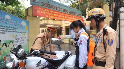 Lập biên bản xử lí 821 trường hợp không đội MBH cho trẻ em