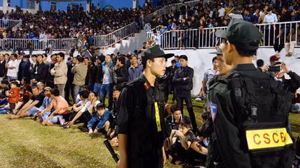 Khi V.League có...vé chợ đen