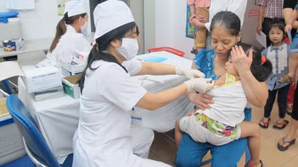 Các cơ sở y tế phải khẩn cấp triển khai các điểm tiêm chủng mở rộng