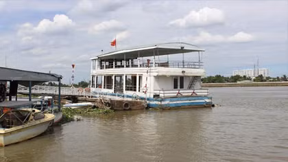 Thi thể người đàn ông nước ngoài trên sông 