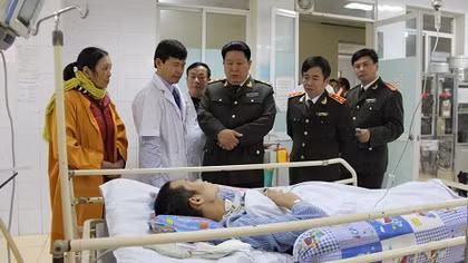 Thứ trưởng Bùi Văn Thành kiểm tra công tác tại Bệnh viện 19-8