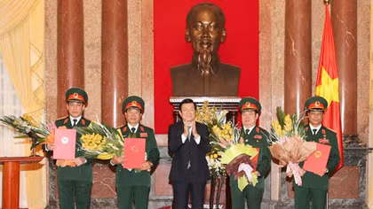 Trao quyết định thăng quân hàm Thượng tướng cho 4 cán bộ cấp cao của quân đội 