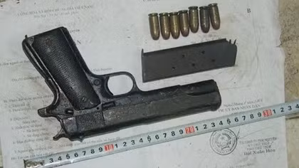 U60 ‘trữ’ súng Colt trong két