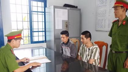 Công an huyện Đắk R’lấp vận động 2 đối tượng ra đầu thú
