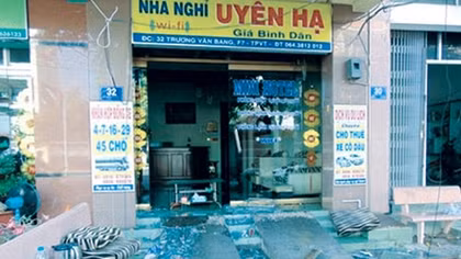 Cháy nhà nghỉ, 9 người bị thương