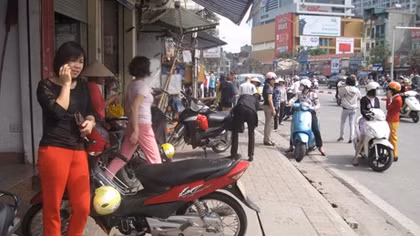 Nhiều bãi gửi xe tự phát “chặt chém” khách đi lễ chùa đầu năm