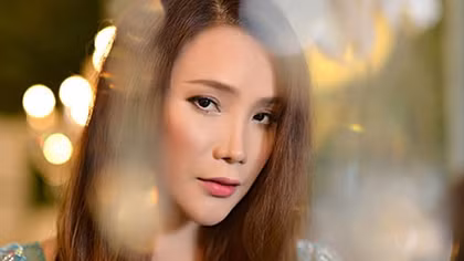 Hồ Quỳnh Hương: Xây "ốc đảo" để bảo vệ mình