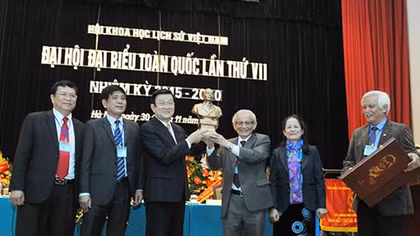 Sứ mệnh của khoa học lịch sử hết sức nặng nề và vô cùng vẻ vang 