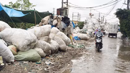 Bên trong ‘thành phố rác’ làng Khoai