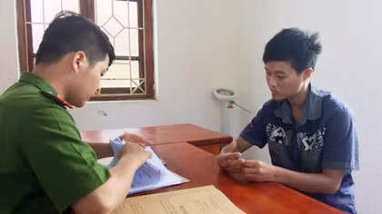 Vào đền trộm tiền công đức nạp thẻ game