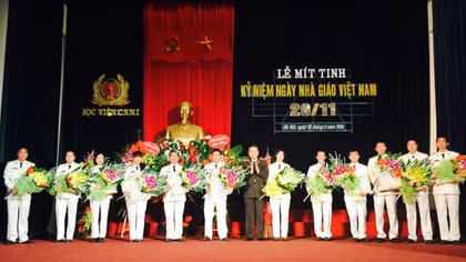 Thứ trưởng Tô Lâm dự lễ kỷ niệm Ngày Nhà giáo Việt Nam tại Học viện CSND