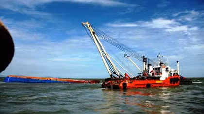 Trục vớt thành công tàu Hoàng Phúc 18