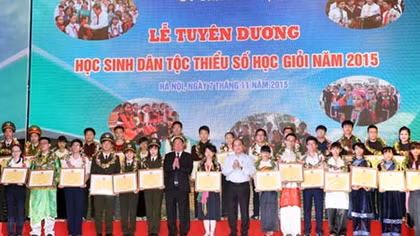Tuyên dương 122 học sinh giỏi dân tộc thiểu số