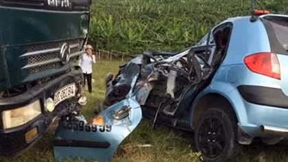 Vụ tai nạn 2 người trên taxi tử vong: Lái xe tải đã ra trình diện