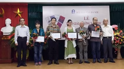 Trao giải thưởng năm 2015 của Hội Nhà văn Hà Nội