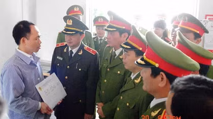 Vụ hơn 50 cảnh sát PCCC nhập viện: Chiến thuật đúng nhưng thiếu thiết bị bảo hộ