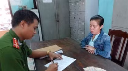 Làm “mồi” cho trộm cướp vì trưng diện vàng bạc cho con trẻ