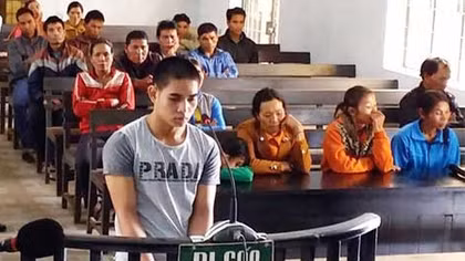 Vờ chơi đuổi bắt rồi cưỡng hiếp bé gái 11 tuổi