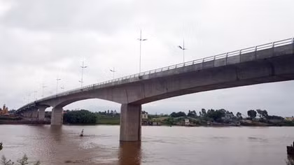 Báo động mất đèn chiếu sáng trên cầu, đường