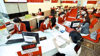 Lãi suất USD đi xuống, tiền đồng đi lên, ai được lợi?
