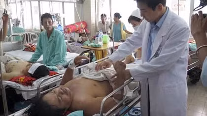 Nạn nhân vụ sập trung tâm tiệc cưới qua cơn nguy kịch