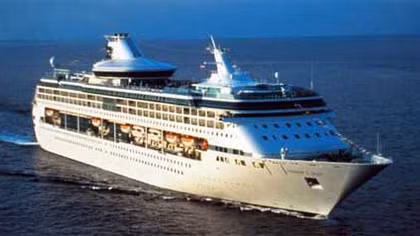 Tàu biển du lịch cao cấp Legend of the Seas cập Tân Cảng Cái Mép