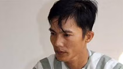 Đổi tiền đôla giả bị chủ tiệm vàng phát hiện