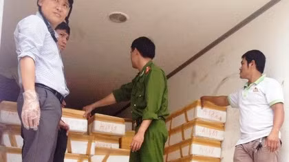 Bắt giữ xe chở nửa tấn nội tạng động vật hôi thối