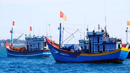 Đẩy mạnh đánh bắt xa bờ gắn với bảo vệ chủ quyền biển đảo