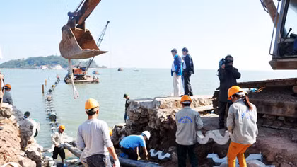 Lắp đặt thành công tuyến ống dẫn nước sạch qua biển ra đảo Hòn Dấu - Đồ Sơn