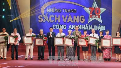 Những nhà văn duyên nợ với đề tài Công an