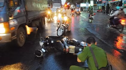Truy đuổi 15km bắt giữ tài xế container đâm chết người bỏ trốn