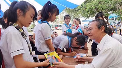Lời nguyền hai bút danh