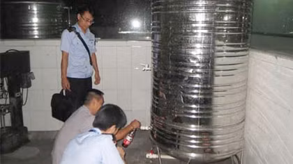 Hàng trăm người chết vì rượu giả