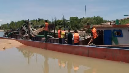 Nổ súng bắt cát tặc trên sông Đồng Tranh