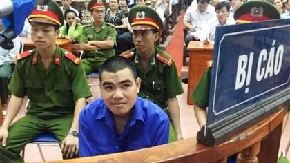 Hung thủ sát hại 4 người ở Nghệ An thản nhiên nghe tuyên án tử!?