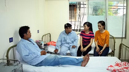 Tạm giữ hai nghi can trong vụ hành hung hai phóng viên báo Giao Thông 