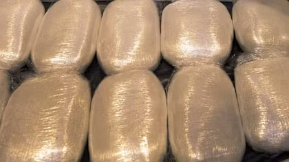 Phá đường dây vận chuyển 10 bánh heroin