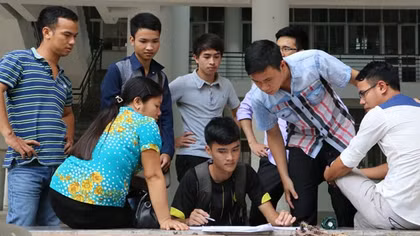 NV1 trước giờ G: Nháo nhào rút - nộp