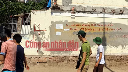 Cận cảnh bức tường tiền tỷ “bị kéo xuống” còn hơn 27 triệu