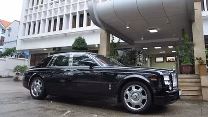 Tặng siêu xe Rolls Royce Phantom trị giá 39 tỷ ủng hộ đồng bào vùng lũ 