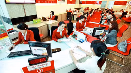 Đồng nhân dân tệ ‘ngồi mâm trên’, kinh tế Việt Nam chịu ảnh hưởng gì?