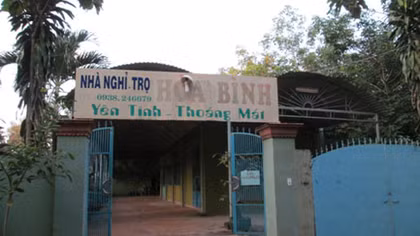 Đột kích quán giải khát, phát hiện 4 cặp đang mua bán dâm