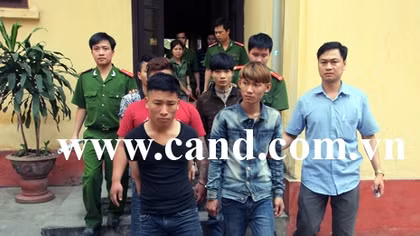 Hai chị em thuê côn đồ đến nhà bắn con nợ