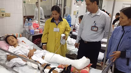 Gia đình học sinh bị TNGT ở Phú Thọ: Bị kẻ giả danh BS lừa tiền
