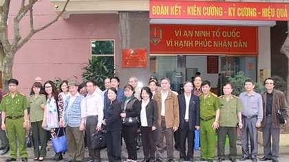 Đi thực tế sáng tác văn học với những người lính Cảnh sát hình sự Hải Phòng 