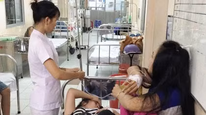 Gần 100 công nhân bị ngộ độc đã xuất viện