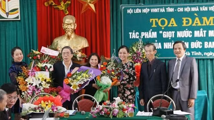 Giọt nước mắt màu đất rỏ xuống phận người